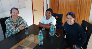 Elisabeth Salas und zwei US-Amerikaner sl